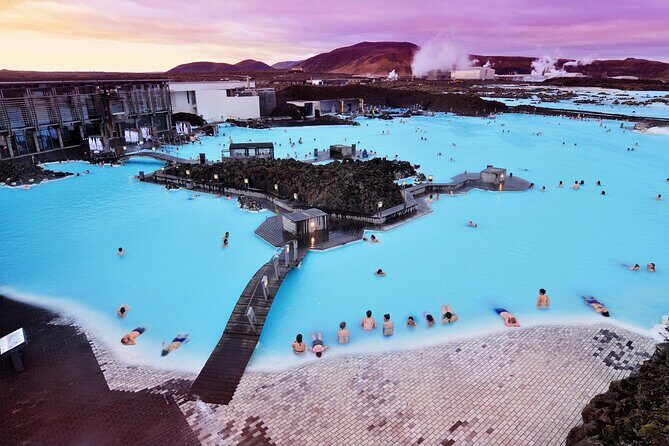 Reykjavík/Keflavík–Blue Lagoon, Silica & Retreat Transfer - What the drivers bring to the ride (beyond just driving)