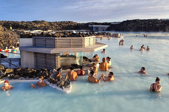 Reykjavík/Keflavík–Blue Lagoon, Silica & Retreat Transfer - Timing that actually matches the geography: 20 minutes vs 45 minutes
