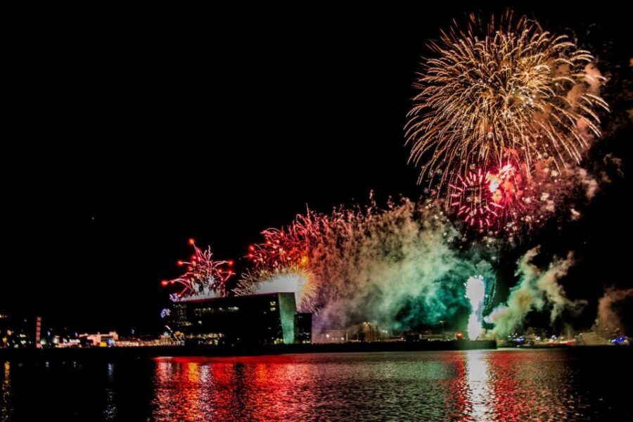 Reykjavik: New Year's Eve Fireworks Cruise - What to expect on Iceland’s winter water
