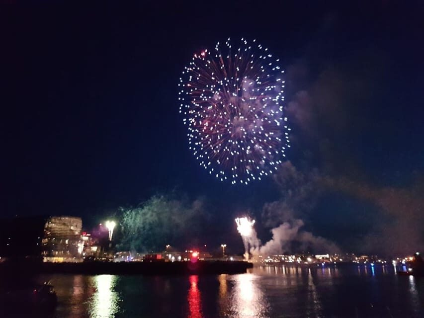 Reykjavík: New Year's Eve Northern Lights Yacht Cruise - Fireworks at Sea: Getting the Best View of Reykjavík’s Midnight