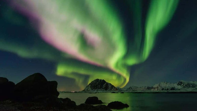 Reykjavik: Northern Lights Adventure Tour with Hot Chocolate - The Viewing Stops: Photo Moments, Dark-Sky Changes, and Patient Waiting