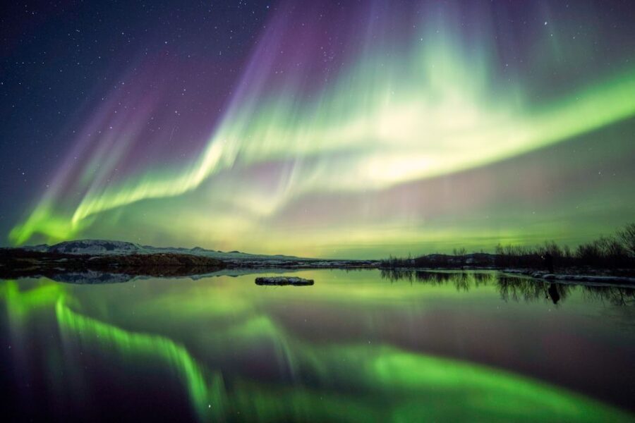 Reykjavík: Northern Lights Minibus Tour with Photos - Key things that make this tour worth your night