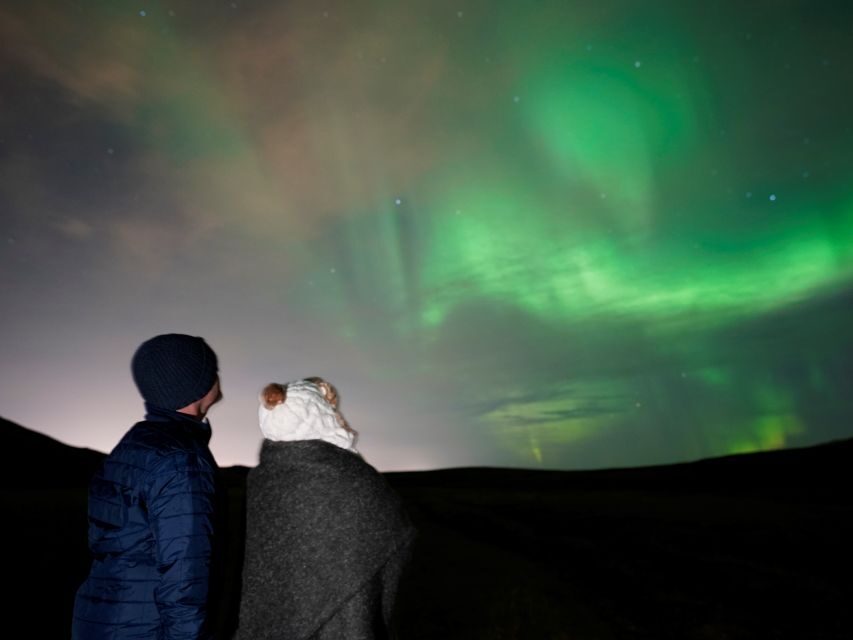 Reykjavik: Northern Lights Tour w/Pro Photos - Small Group - Viking costumes and weapon replicas: why it works in real life