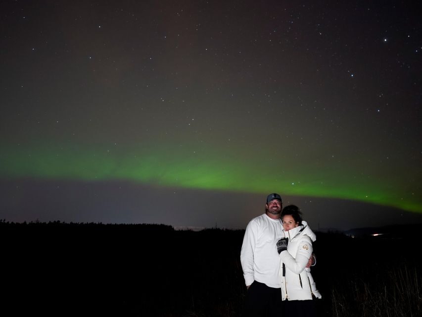 Reykjavik: Northern Lights Tour w/Pro Photos - Small Group - Photographs: what pro camera support changes for you