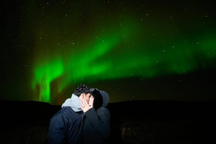 Reykjavik: Northern Lights Tour with Private Photographer - What the 5 hours usually feel like (pickup to dark-sky hunting)
