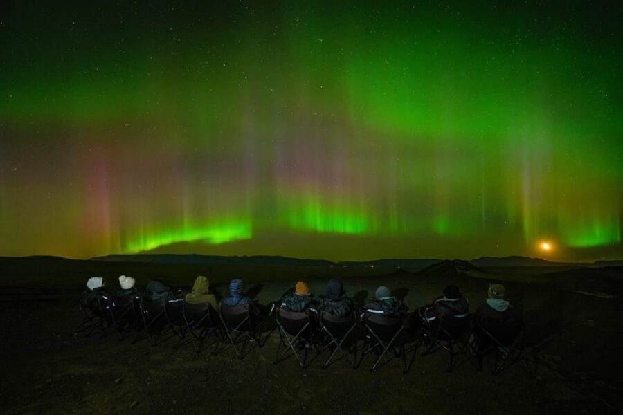 Reykjavik: Northern Lights Tour with Private Photographer - Small-group comfort: the jumpsuit-and-chair strategy