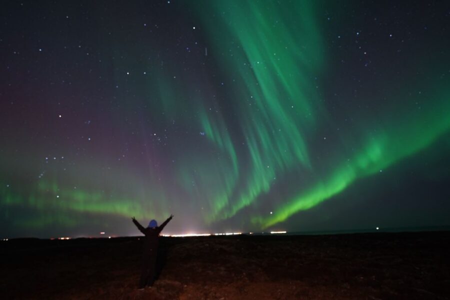 Reykjavik: Premium Northern Lights Tour with Free Photos - Free photos with your aurora moment (and why that’s smart)