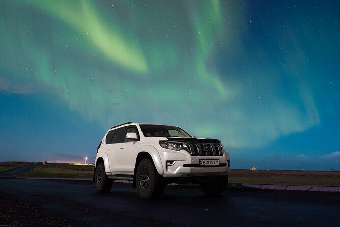 Reykjavik Private Northern Lights Tour with Pro Photographer - Why this private off-road aurora hunt feels like better odds