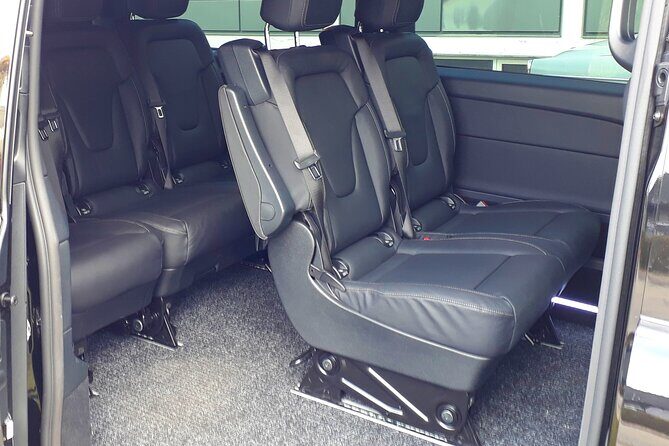 Reykjavik-Private Transfer to/from Keflavík Airport - In-Transit Comfort for a 1-Hour Ride
