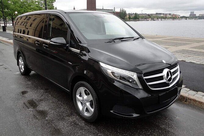 Reykjavik-Private Transfer to/from Keflavík Airport - Flexibility If Your Plans Change (Subject to Availability)