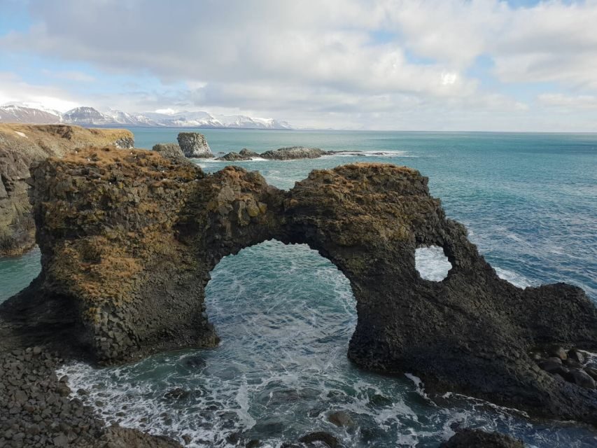 Reykjavik: Small-Group Snæfellsnes Day Trip - Djúpalónssandur black beach: birds, waves, and the iconic coastline power