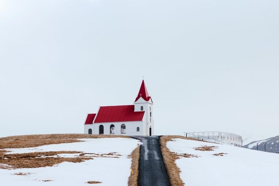Reykjavik: Snæfellsnes Day Trip with Vatnshellir Lava Cave - Búðakirkja and the black-church moment