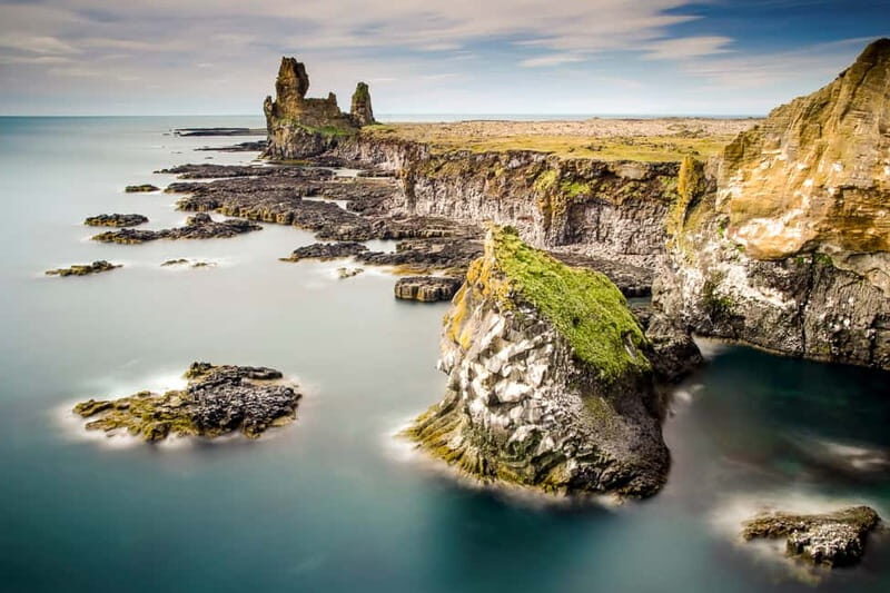 Reykjavik: Snæfellsnes & Mt. Kirkjufell Small Group Tour - Ytri Tunga: your first photo stop on bird-cliff Iceland