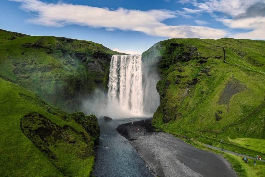 Reykjavik: South Coast, Diamond Beach, and Jökulsárlón Tour - Seljalandsfoss: walking behind the waterfall when the weather behaves