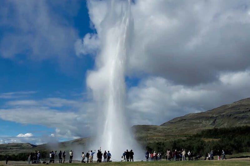 Reykjavik: The Golden Circle Day Tour - Bus comfort and live guiding: how the day stays smooth