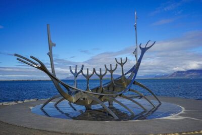 Reykjavík Walking Tour - The walk between the city center and the old harbor area