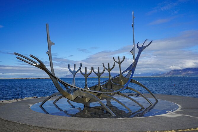 Reykjavík Walking Tour - The walk between the city center and the old harbor area