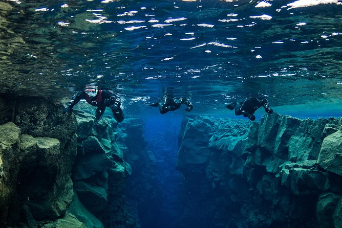 Silfra: Snorkeling Between Tectonic Plates Pick Up from Reykjavik - How Cold Feels and Why the Gear Works