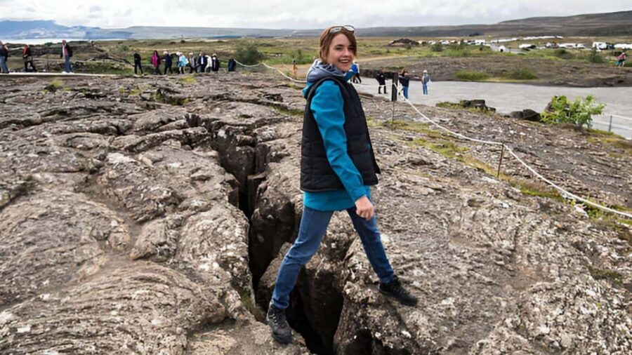 Small Group: Golden Circle & Friðheimar Visit From Reykjavik - Guide quality and comfort: what you should expect in the minibus