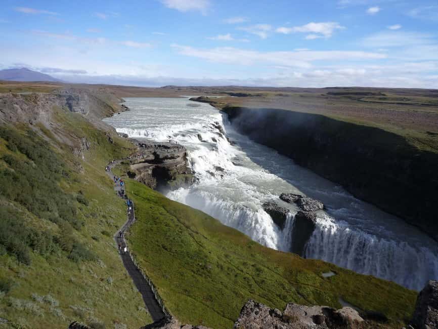 Small Group Golden Circle Tour w/ Kerid & Tomato Farm Visit - Þingvellir National Park: Between North America and Eurasia
