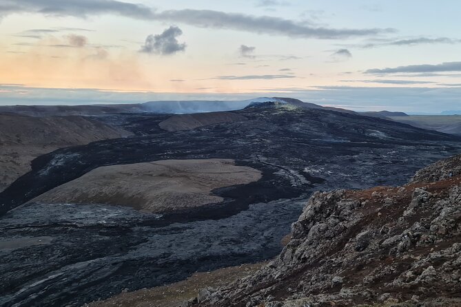 Small Group Volcano Hike with a Professional Geologist - The geologist guide: what you’re really paying for