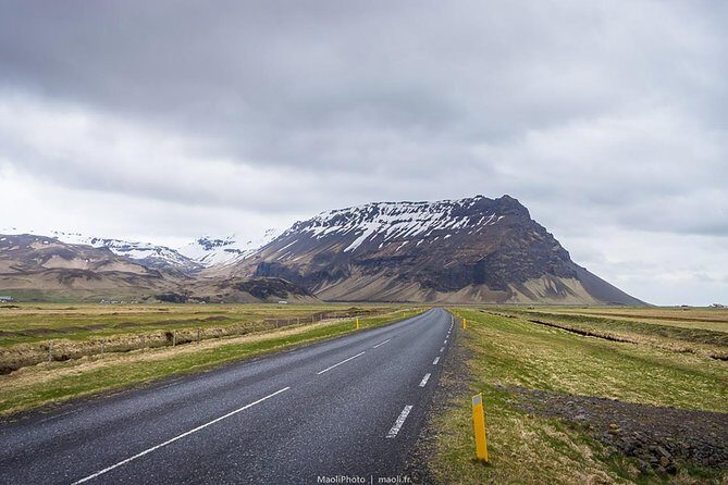 South Coast and Glacier Lagoon Day Trip by Super Jeep from Reykjavik - Canyon power: Fjaðrárgljúfur’s narrow, twisting walls
