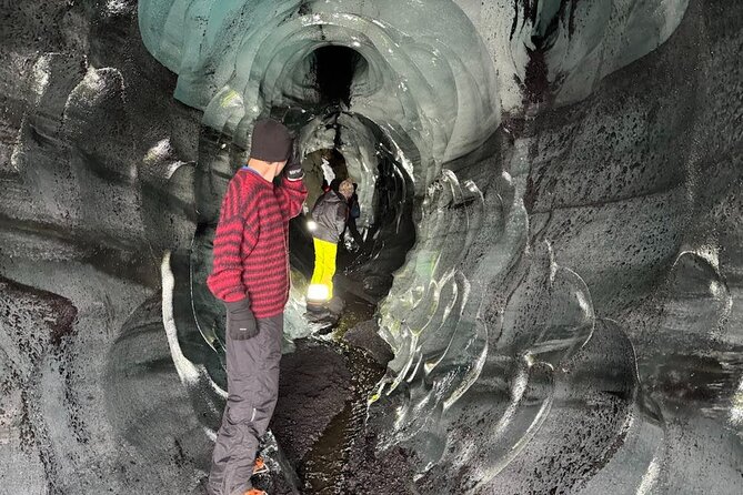 South Coast & Katla Ice Cave Adventure From Reykjavik in a 4x4 - Vikurfjara black sand beach: photos, wind, and a short window