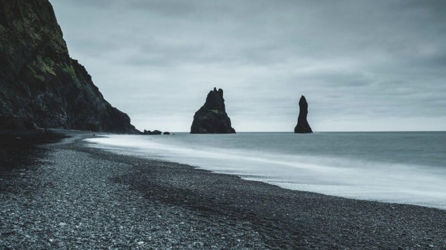 South Coast of Iceland. Black beach, glaсier, waterfalls... - Skógafoss: big drop, stairs for the view, and good timing for photos