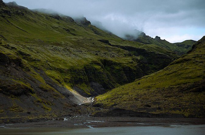 SOUTH COAST : The Discovery - Reynisfjara black sand and basalt columns: the 30-minute reality check