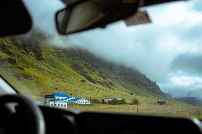 SOUTH COAST : The Discovery - Reykjavik pickup and that grey Land Cruiser feel