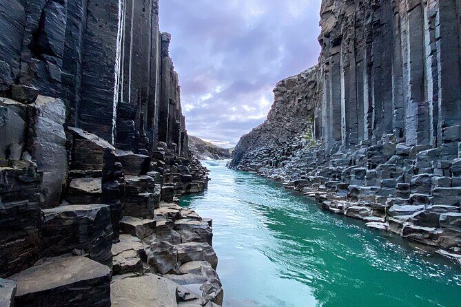 Stuðlagil Canyon and Vök Baths Day Tour - Stuðlagil Canyon walk: views, footing, and why the river color can change